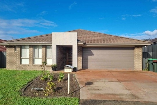 Extra Large 4 bed home with media room